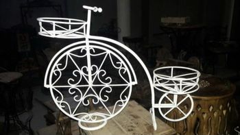 White Antique Metal Gift Items Color White Material Metal Finish Antique Uses Decoration Interior Decor Yes Is It Handmade - S K Handicrafts - India