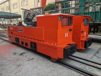 14t Line-Supplied Underground Electric Trolley Locomotive Origin China Voltage 550V Condition New Body Type Open Trademark YA - XIANGTAN SOUTH LOCOMOTIVE MANUFACTURING CO.LTD - China