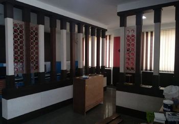 Traditional Wooden Partitions Screen, Polished Height 6 ft Material Wooden Pattern Designer Warranty 5 Years Wood Type - Vettry Decors - India
