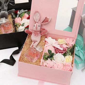 China Manufacturing Customizable Folding Paper Gift Boxes for Fashion Packaging - Xiamen Xinlihong Paper Co., Ltd. - China