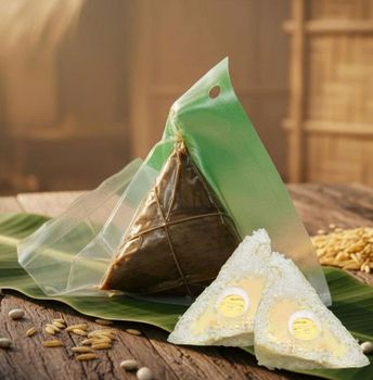 Vietnamese sticky rice cake with mung bean and quail egg Weight (kg) 0.135 Place of Origin Vietnam Freezing Temperature -25 - Công ty TNHH Thương Mại Xuất Nhập Khẩu Tân Gia Thành - Vietnam
