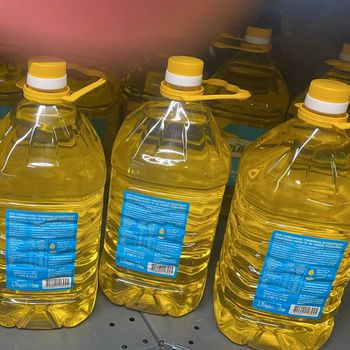 Sunflower Cooking Oil Shelf Life 36 Address canada Brand Name OEM Storage Type Dry Grade first grade Content Sunflower Type SUNFLOWER - ventures - Canada
