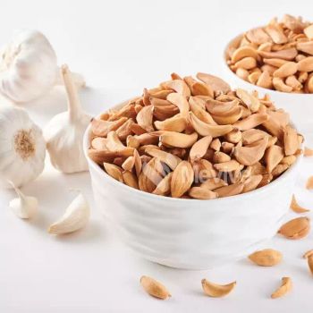 Garlic Flakes – Export Grade (Made from fresh, high-quality garlic bulbs • 100% Natural & Pure • No preservatives or additives • Strong natural garlic aroma • Long shelf life) - Mahavir - India