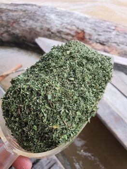 kratom crumbs Form Crumbs Aroma Aromatic Origin Indonesia Texture Coarse-cut Quality Premium Quality Place of Origin Indonesia - Tamambaloh Kratom Indonesia  - Indonesia