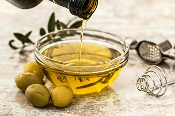 Edible Oils: Olive Oil, Sunflower Oil, Peanut Oil, Soybean Oil for Cooking, Coconut Oil, Used Cooking Oil  - STERNA - Spain