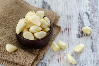 Natural Organic Peeled Garlic Powder Bulk Ready-to-Use 24 Months Shelf Life - TRADECENTRIC LLC - United States