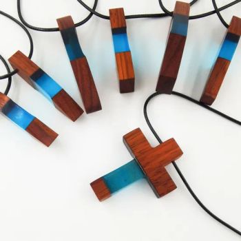 Handmade Resin and Wood Pendant for Garment Accessories New Design Resin Crafts Wood Resin Necklace - Hai Yang International Limited - China
