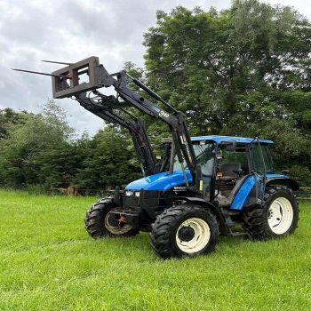 Heavy duty 4WD tractor for commercial farming operations built with strong chassis reliable engine for long lasting field performance - Carla Pisselli Commercio - Brazil