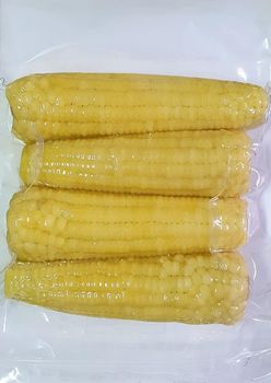 Frozen steamed sweet corn Brix 12 Up Size 20-25 Weight 300gr Up Ingredients Sweet corn Storage Temperature -18 Place of Origin Vietnam - Công ty TNHH Thương Mại Xuất Nhập Khẩu Tân Gia Thành - Vietnam