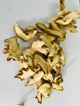 Dried Ginger Form Cracked, Whole Freshness Level Dried Purity 100% Natural And Pure Flavor Rich In Flavor And Aroma Delivery Form Bag, Sacks, craftboxes - PT SENOPATI MANUNGGAL GROUP - Indonesia