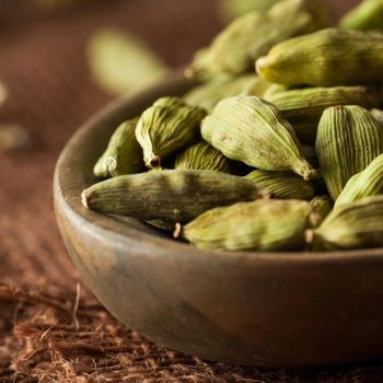 Whole Green Cardamom Natural Cardamom Seeds For Bulk Supply With High Purity And Rich Flavor For Global Markets - THE GREEN INTERNATIONAL LIMITED - Tanzania