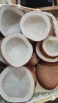 Copra Edible Free Fatty Acid Low Delivery Form Other Foreign Matter Max. 1%% Moisture Content Max. 6%% Color Light Brown To Golden Brown - Linggau Jaya Eksportir - Indonesia