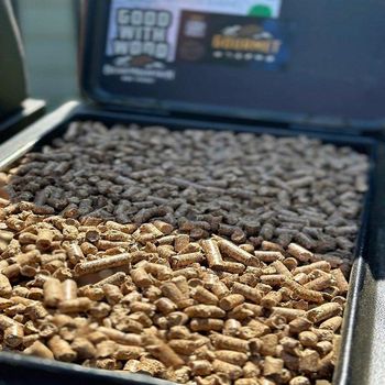 Best Price Wood Pellets En Plus A1 Low Ash Content Class A1 Pine Fir Wood Pellets 6mm in 15kg Bags from Smart Agri GmbH Best Price Wood Pellets En Plus A1 Low Ash Content Class A1 Pine Fir Wood Pellets 6mm in 15kg Bags - Smart Agri GmbH - Germany