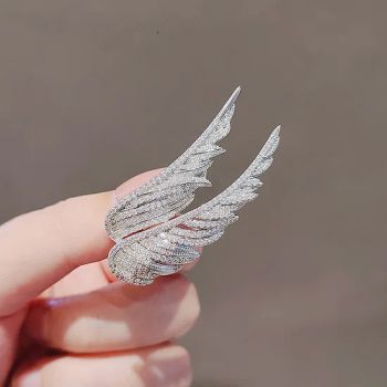 Luxury Butterfly Corsage Brooch for Distinctive Women's Attire - Guangzhou Zimore Gift Co., Ltd. - China