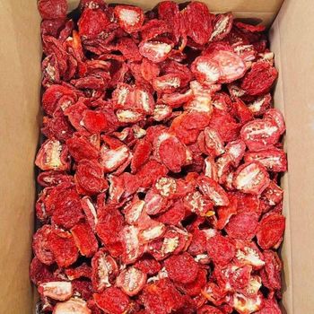 Sun-dried Tomato Texture Chewy Drying Process By Sun Nutritional Retention High Max. Moisture (%) 18% to 22% Flavor Rich With Intense Aroma - El-Hamd  - Egypt
