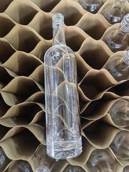 Glass bottle Weight 520g Capacity 750ml Cap Type Ropp Cap Long Screw Cap Material Super Flint Material Glass Customization Options Logo, Color, Frosting, - Shandong Yuncheng Ruisheng Glass CO.,ltd - China