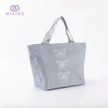 Personalized Tote Shopping Bag Custom Size Color Laminated PP Woven Insulated Bag - Wenzhou Mixing Arts & Crafts Co., Ltd - China