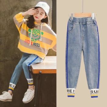 2022 Girls Jeans New Korean Youth Embroidered Jeans Print Heart Shaped Fashion Jeans Girls Clothing - Quanzhou Yilijia International Trade Co., Ltd. - China