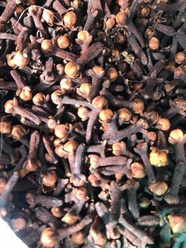 WHOLE DRIED CLOVE - FROM SULAWESI - INDONESIA Origin Sulawesi, Indonesia Flavor Profile Superior Aroma And Pungency Processing Method Carefully Harvested And - AB'STAR ETRINDO JAYA  - Indonesia