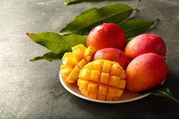 Fresh Mango Fiber Content 1-2% Sugar Content 10-15% Place of Origin Kenya Acidity Level 0.5-1.5% Moisture Content 80-90% - DABELU ENTERPRISES LIMITED - Kenya