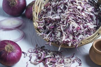 Dried Red Onion Flakes from Foreign Foods Dried Red Onion Flakes - Foreign Foods - India