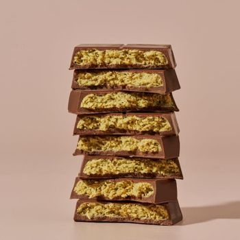 INDULGENT PREMIUM MERONNE LUXURY MILK CHOCOLATE WITH PISTACHIO CREAM & CRIPSY KADAYIF 200gx24 PER CARTON On SALE - Sosa Merchant Solutions - Austria