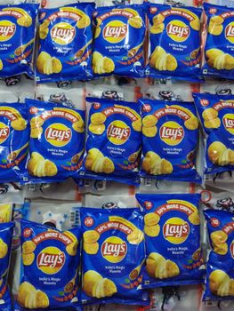 Premium Quality Lays Classic Chips 67g Delicious Crunchy Potato Chips with Rich Classic Flavor Ready to Eat Snack - PLANETE COMMERCE - France