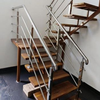Stainless Steel Brown Wooden Stairs, Load Bearing: 100kg, Thickness: 12mm - Kaveri Steel - India