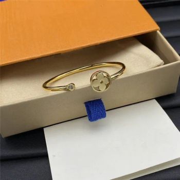 Wholesale Women Designer S925 Jewelry Set Earrings Bracelet - Fujian Huisan Network Technology Co., Ltd. - China