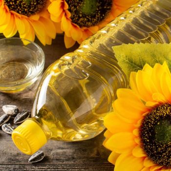 Premium Quality Sunflower Oil, Cooking Oil Sunflower Refined Cooking Oil for Wholesale Price from AGRONOVA Premium Quality Sunflower Oil, Cooking Oil Sunflower Refined Cooking Oil for Wholesale Price - AGRONOVA - United States