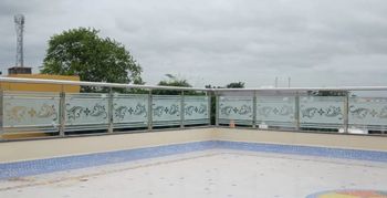 Silver Stainless Steel Roof Railing for Home Design Panel Color Silver Position Roof Steel Grade 304 Material Grade 304 Glass Type - Rudra Enterprises - India