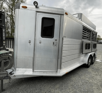 Two Horse Trailers / 1999 4 Star 2 Horse Reverse