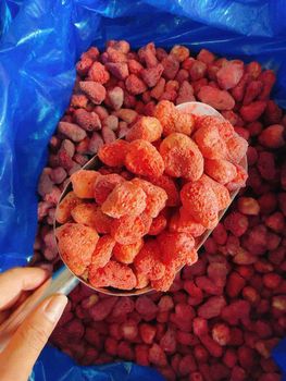 Natural Vietnam Dried Strawberry Chunks Made from Selected Fruit for Ice Cream Mix Granola Inclusion Candy Production - 99 Gold Data - Vietnam