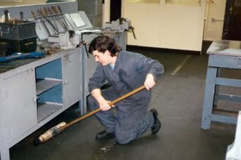 Engineering Shop Floor Cleaning Vacuum Type Wet/dry Shop Vacuum Vacuum Capacity Sixteen Gallons Broom Type Wide Brush Broom Or Flat - Agnihotri Facilities & Security Services - India