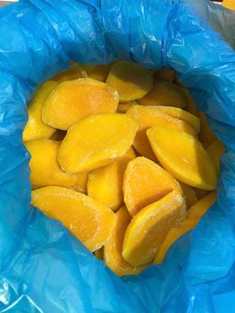 Frozen half-cut mango - Công ty TNHH Thương Mại Xuất Nhập Khẩu Tân Gia Thành - Vietnam