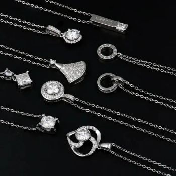 2023 Fine Jewelry 925 Silver Round Four Leaf Clover Heart Flower Cross Vvs Diamond Moissanite Pendants for Necklace - Guangxi Wuzhou Xingyuegems Co., Ltd - China