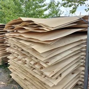 2520* 1270 * 2.2 mm Export Grade Manufacturer Pine Core Layers Grade Bb / Cc Pine Veneer for Plywood - Shandong Hongsheng Import and Export Co., Ltd. - China