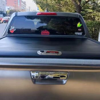 High Reliability 4X4 Accessories Aluminum Retractable Roller Tonneau Cover with Two Lock for Toyota Hilux Ford Range F150 Dmax - JIANGSU PINGWEI MATERIAL TECHNOLOGY CO.,LTD - China