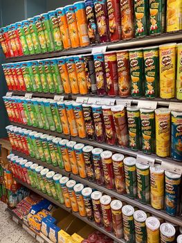 Wholesale Pringles Original Crisps 40g and 165g Fresh Crunchy Snack Foods Perfect for Families Events Retail Shops - PLANETE COMMERCE - France