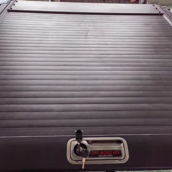 Best Price 4X4 Accessories Aluminum Retractable Roller Tonneau Cover with Two Lock for Toyota Hilux Ford Range F150 Dmax - JIANGSU PINGWEI MATERIAL TECHNOLOGY CO.,LTD - China