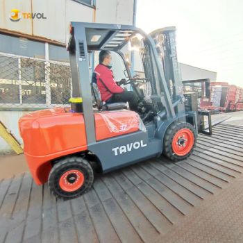 Manual Forklift 5 Ton Diesel Forklift with Side Shift Color Red Wheels 2*2 Fuel Diesel Condition New Model NO. CPCD Trademark - Shandong Tavol Group Co., Ltd - China