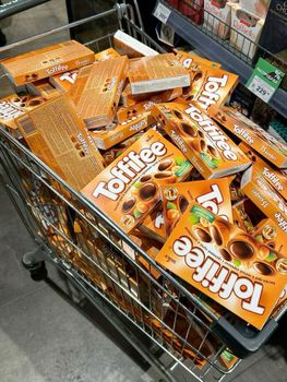 Toffifee Chocolate Box Featuring Crispy Hazelnut Soft Caramel Cream Filling And Smooth Chocolate - PLANETE COMMERCE - France