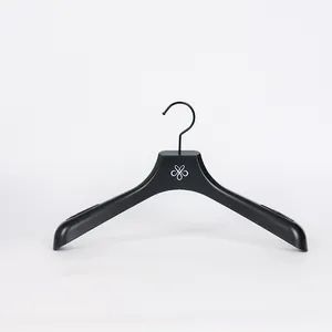 Wide Shoulder Custom Luxury Plastic Clothes Suit Hangers for Mens Suits - Quanzhou Hexing Display Products Co., Ltd. - China