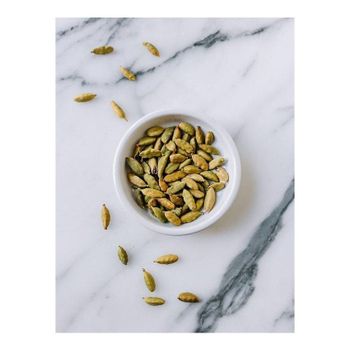 organic green cardamom elaichi pods fresh and aromatic spice for chai tea desserts baking sweets cooking and herbal wellness remedies with natural flavor chemical free cultivation and purity - SATTER FOOD AND BEVERAGE - Netherlands