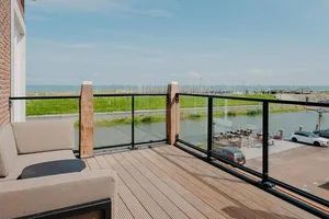 Residential Temporary Fencing Tempered Glass Railings Stainless Steel Balustrade Post Aluminium Enclosure Aluminum Tubuler Fence for Balcony Home Decor - Guangzhou Wintong Aluminium Products Co., Ltd. - China