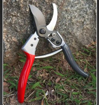 High Quality Easy to Use Garden Shears Lawn Scissors Manual Pruning Potted Branch Scissors Garden Secateurs Sk5 - Qingdao Hualifeng Industry Co., Ltd. - China