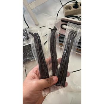 Vanilla Tahitiensis & Planifolia Grade A Size 18-20 Moisture 20-30% - java vanilla - Indonesia