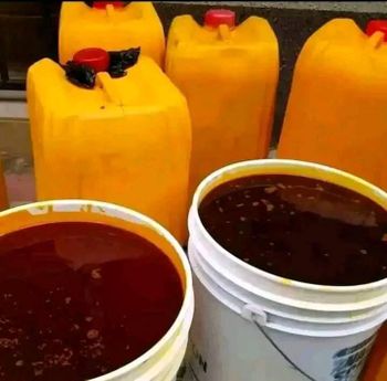 Palm oil Additives None Color Deep Red Purity 100% Pure Gmo Status Non-gmo Processing Unrefined Packaging Material - Emperor Ventures - Nigeria