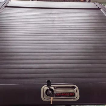 Factory Manufactured 4X4 Accessories Aluminum Retractable Roller Tonneau Cover with Two Lock for Toyota Hilux Ford Range F150 Dmax - JIANGSU PINGWEI MATERIAL TECHNOLOGY CO.,LTD - China