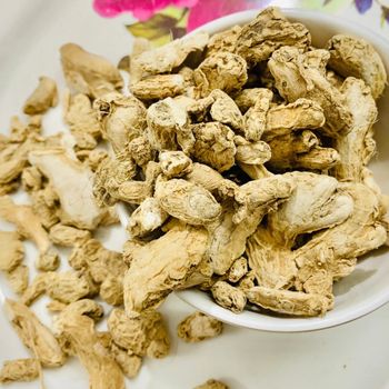 Whole and Split Dry Ginger dry ginger whole ginger dried for sale - AK.BOLO MEDIK LTD - Thailand